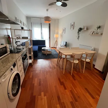 Apartamento A Estrenar ,con Vistas Al Mar Y Aparcamiento Gratis En El Casco Viejo-centro-zona Portuaria *